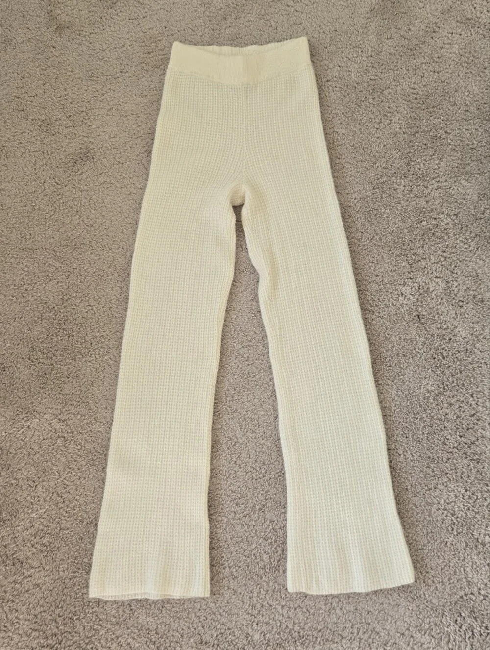 ALO Yoga 100% Cashmere High-Waist Plush Waffle Pant Size Small Ivory Luxury Soft